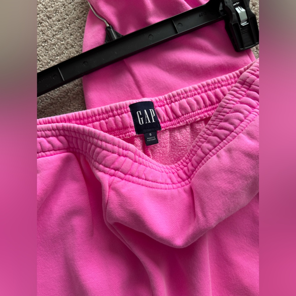 GAP Bright Pink Sweatpants and Sweatshirt Set - Picture 7 of 7